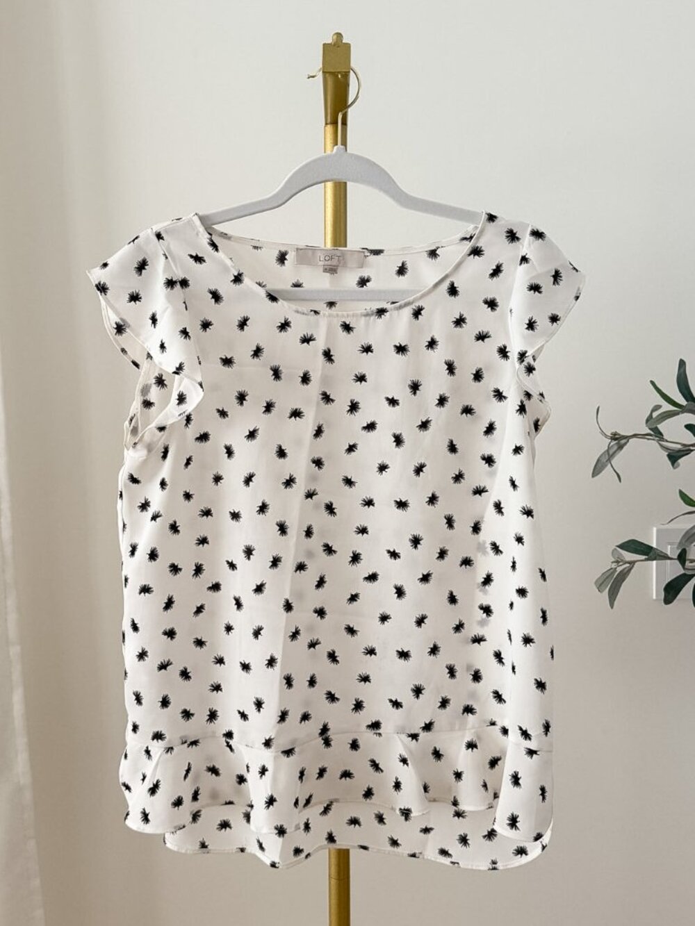 LOFT Flutter Ruffle Sleeve Blouse | Dandelion Print | Hi-Low Hem | M